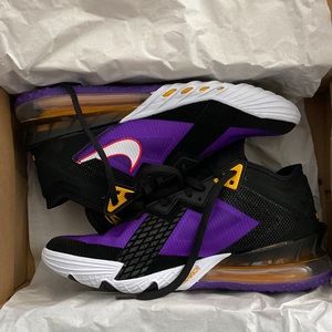 Lebron 18 low **new** worn once looking to sell
